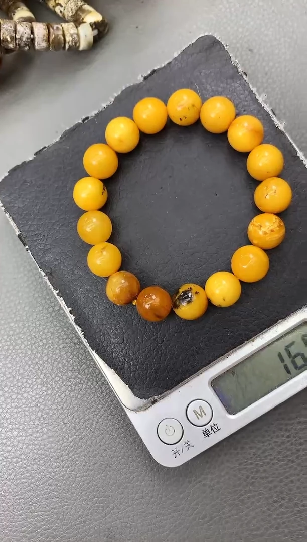 未镶嵌琥珀珠宝奇石92