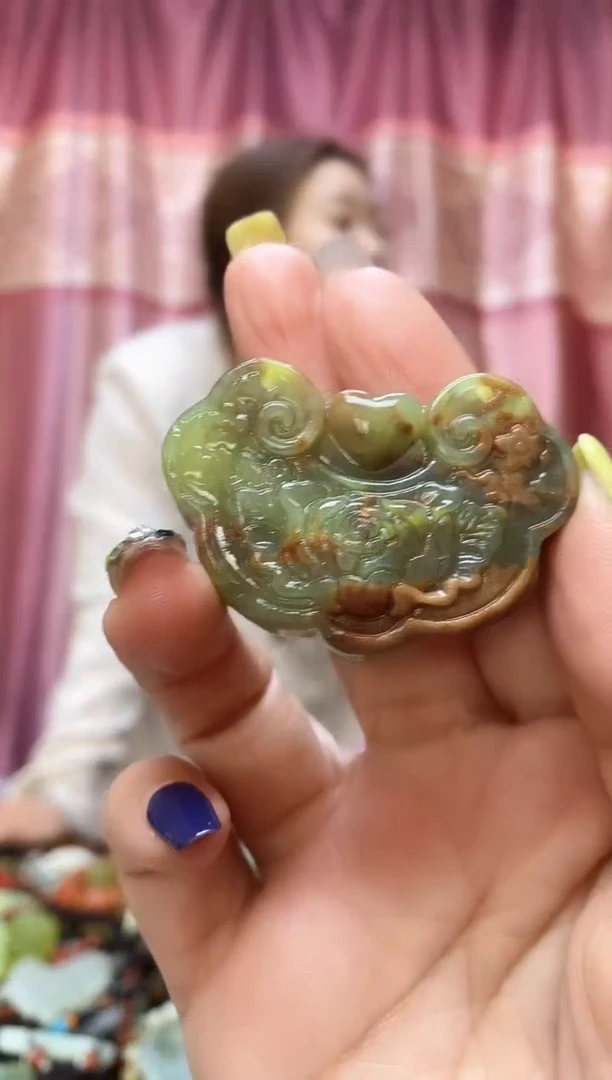 未镶嵌岫玉吊坠