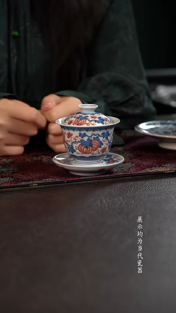 贵红窑青花釉里红瓜迭绵绵三才小盖碗