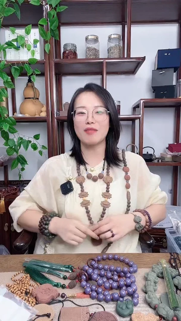 泥塑龙涎+参茸牌子的脖挂
