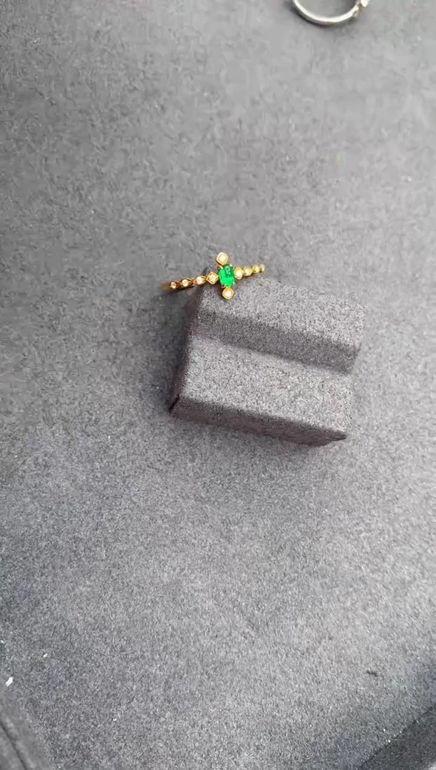 【闪购商品】祖母绿戒指18K金镶嵌12分祖母绿戒指