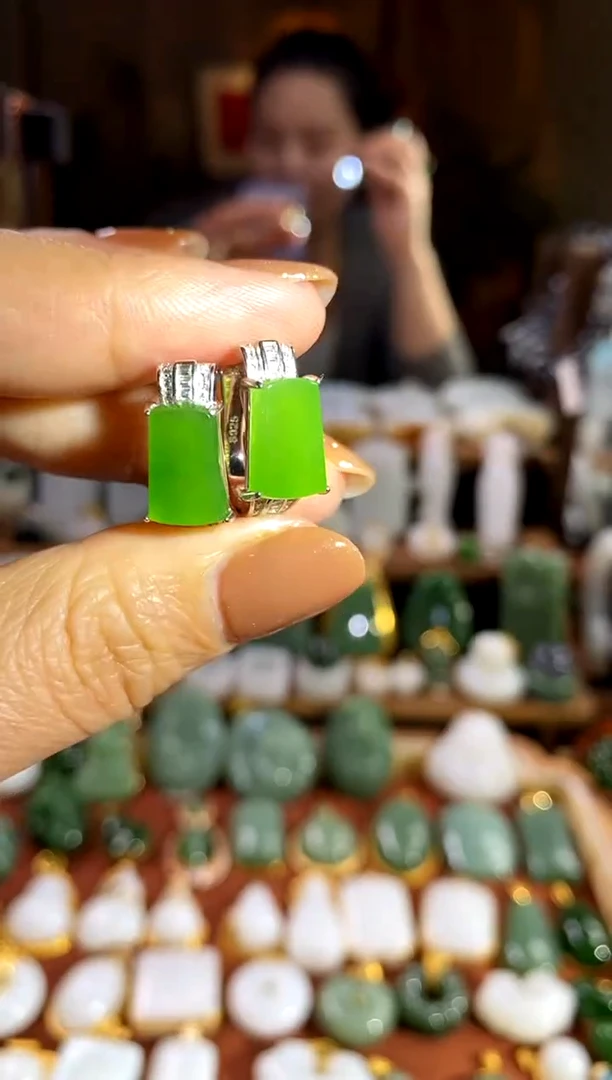 银S925镶嵌和田玉耳饰.