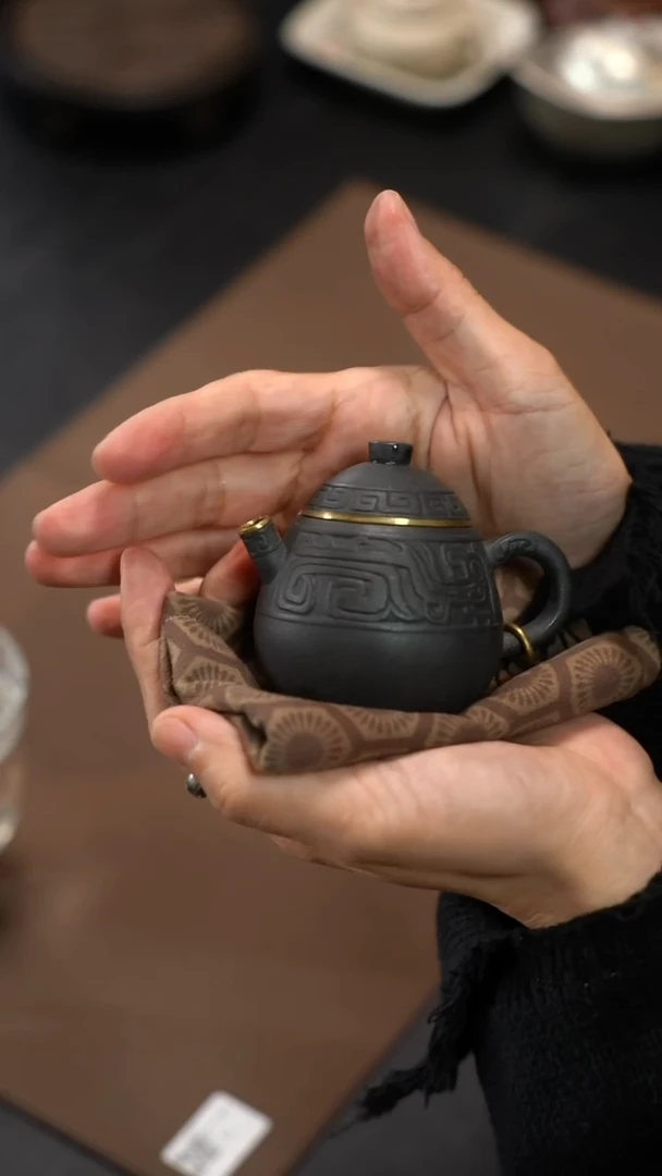 茶壶紫砂凤鸟纹壶85cc凤鸟纹壶85cc