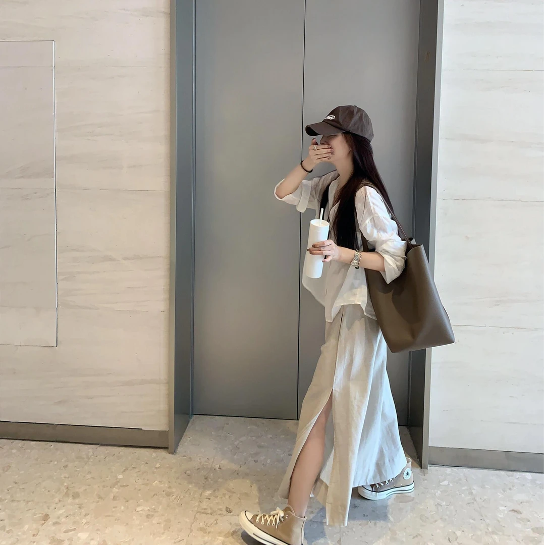 一整套ootd穿搭2025春季慵懒风简约宽松长袖衬衫女高腰半身裙套装