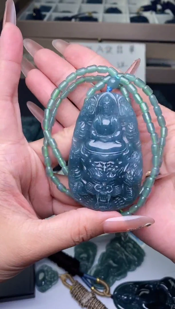 颈饰未镶嵌翡翠