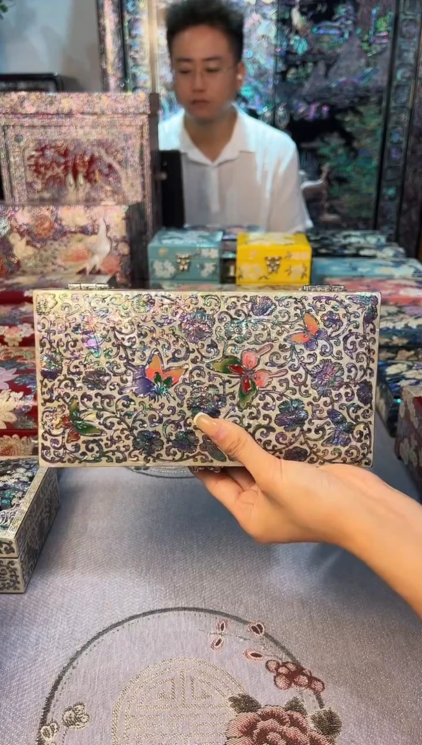 黑金鲍底·弘贝雅螺钿漆器文化馆
