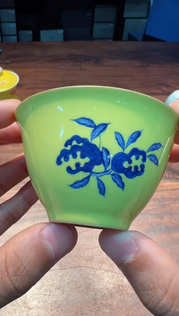 【闪购商品】观云拟古 慕明黄地青花三多君杯