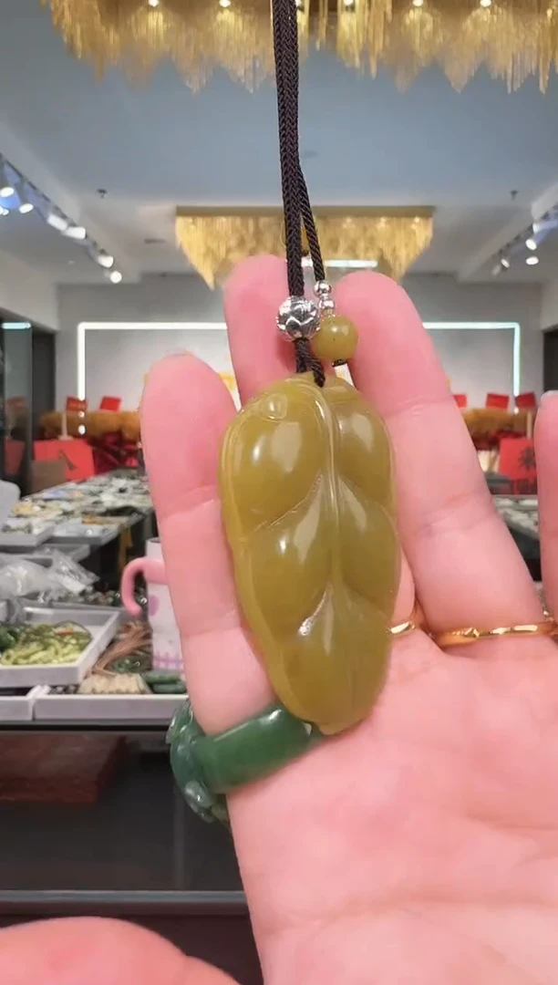 未镶嵌岫玉颈饰吊坠