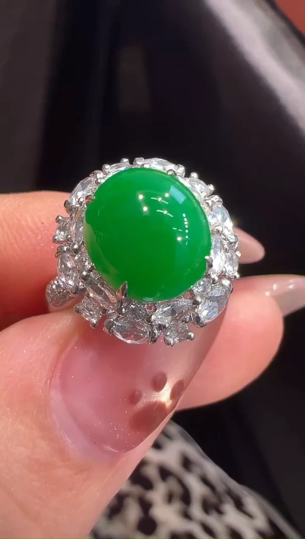 18K金镶嵌戒指翡翠戒指