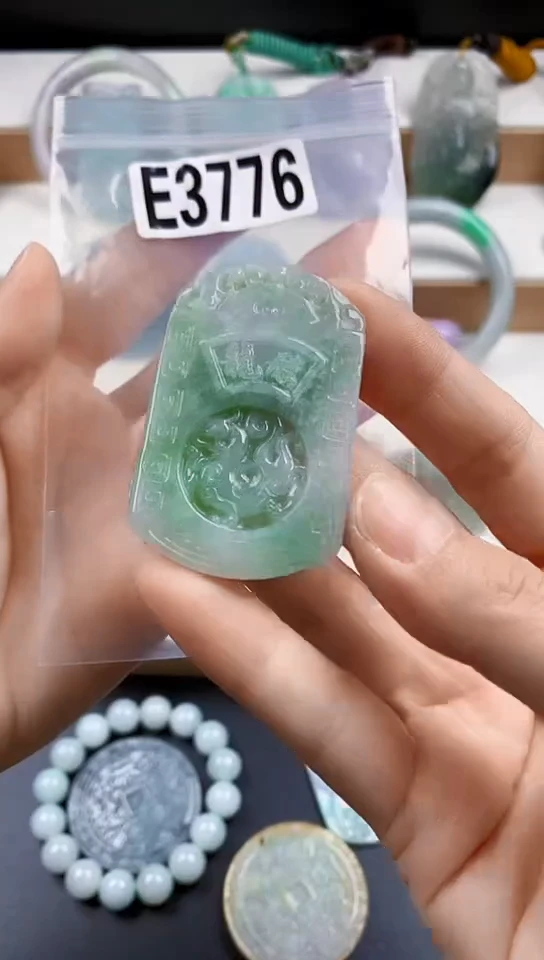 颈饰未镶嵌翡翠天然翡翠吊坠挂件