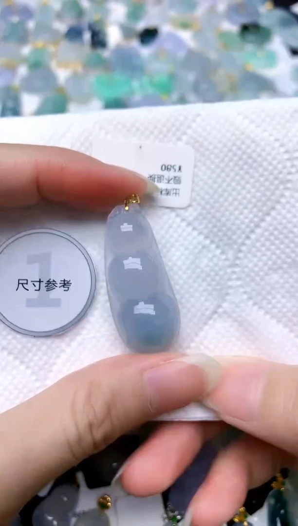 颈饰18K金镶嵌翡翠天然A货翡翠