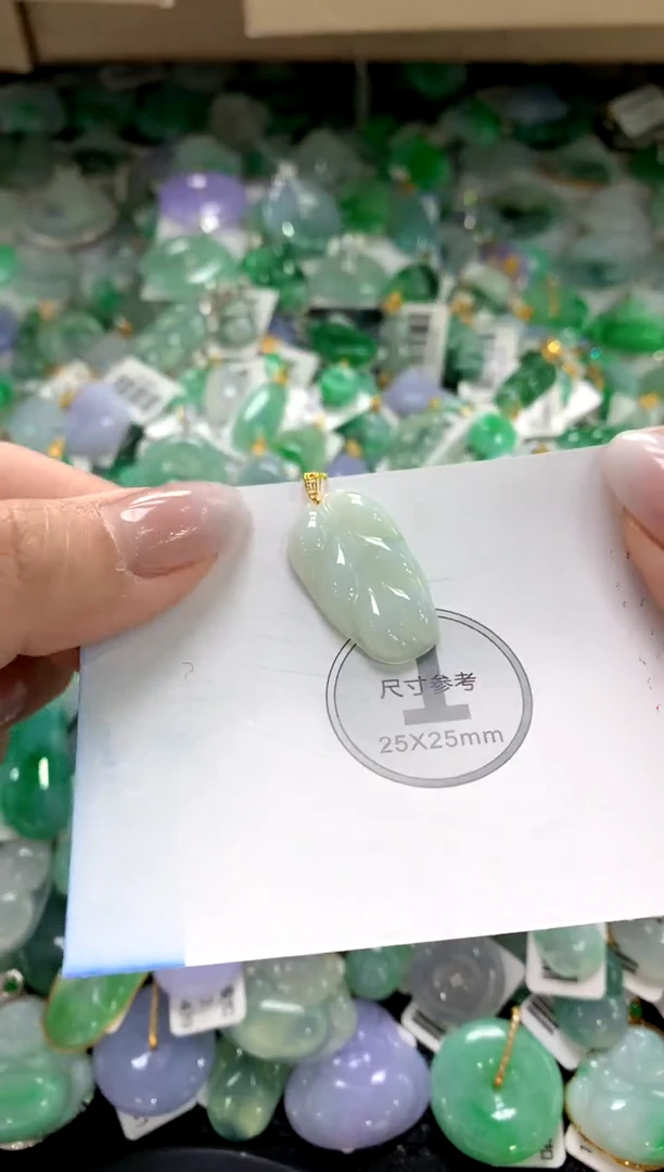 颈饰18K金镶嵌翡翠1111111111111111