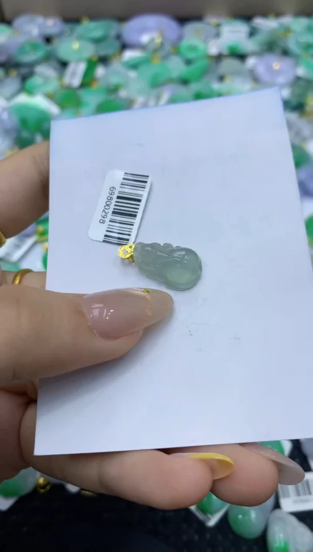 颈饰18K金镶嵌翡翠天然缅甸翡翠A货