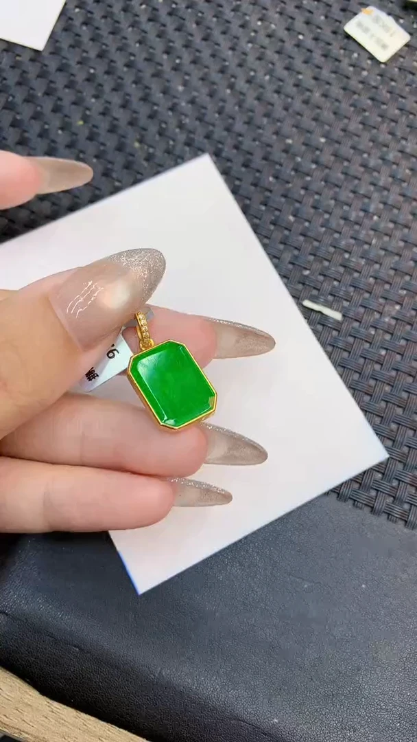 颈饰未镶嵌翡翠1