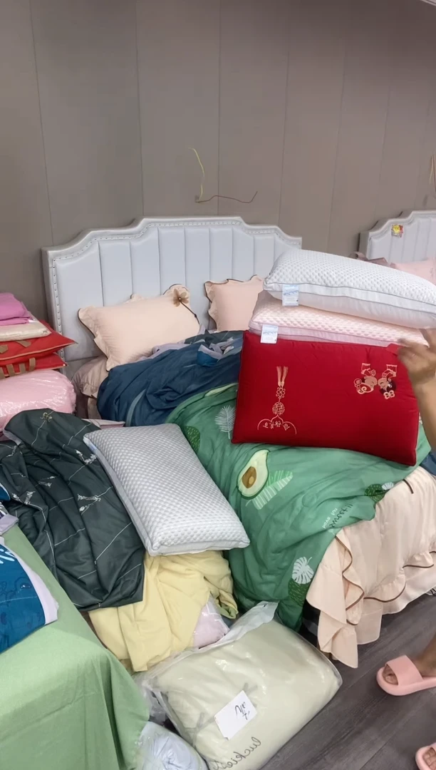 聚酯纤维枕芯颜色随机  款式随机  介意勿拍  瑕疵