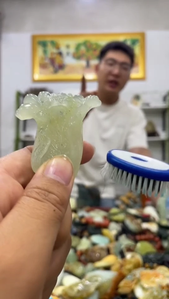 未镶嵌岫玉吊坠