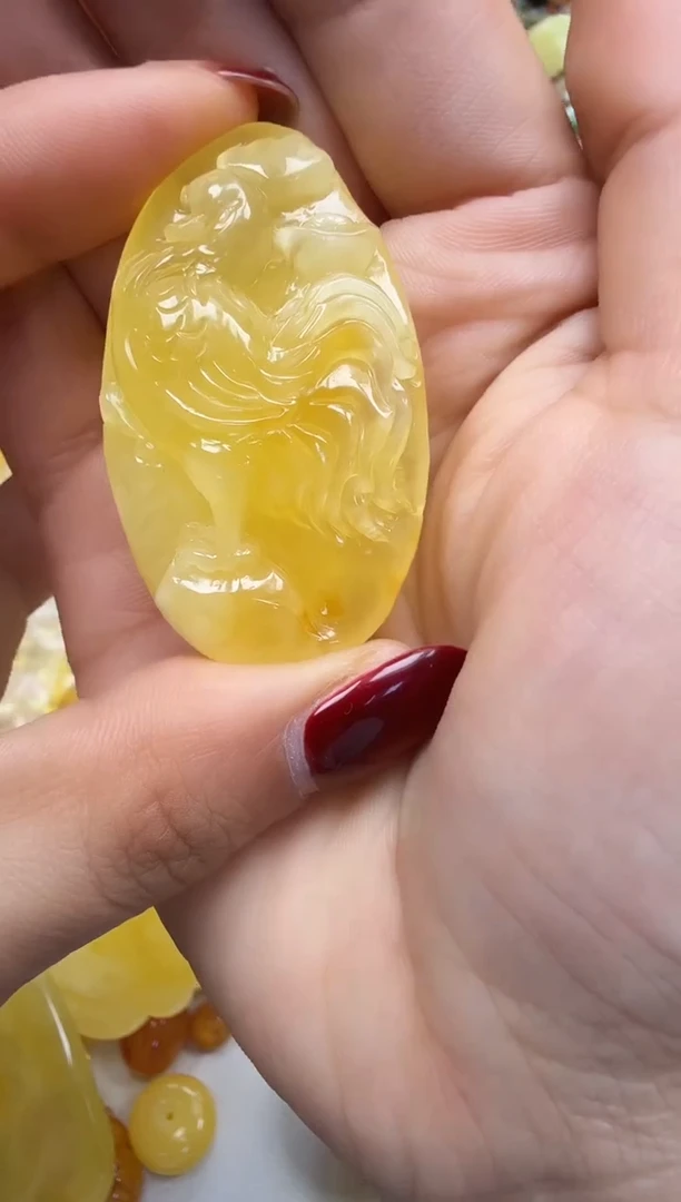 裸石琥珀未镶嵌如图