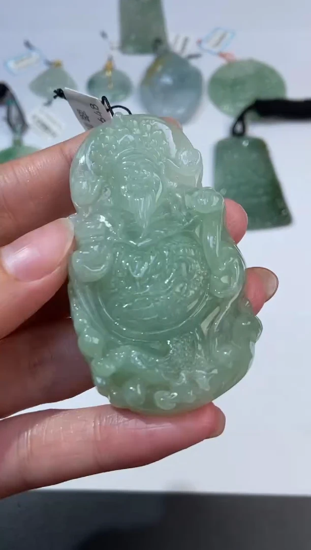 未镶嵌挂件翡翠378275    多人