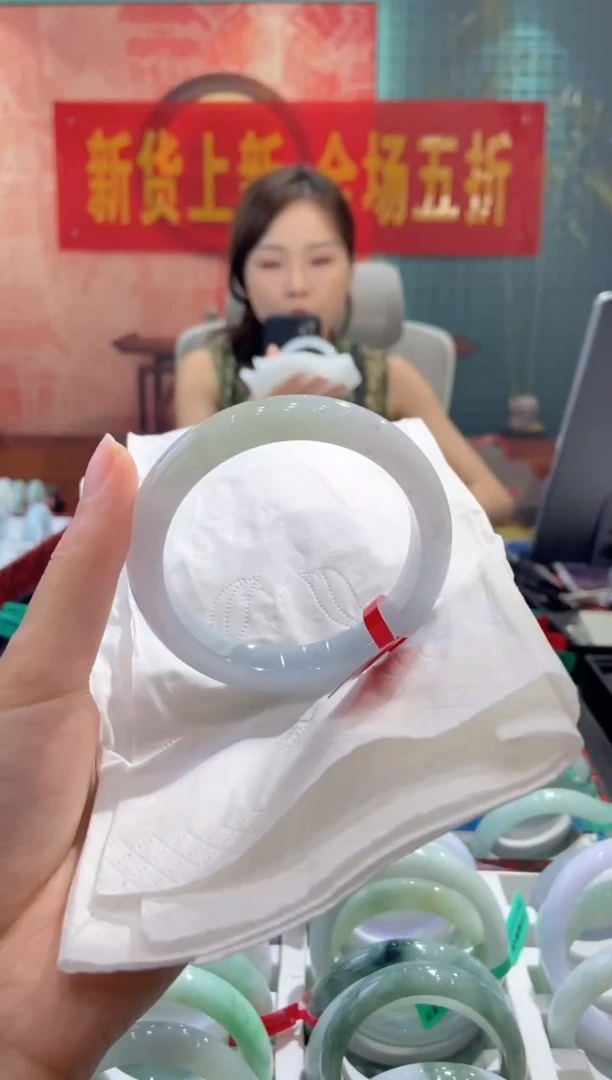 翡翠手镯未镶嵌多人27650