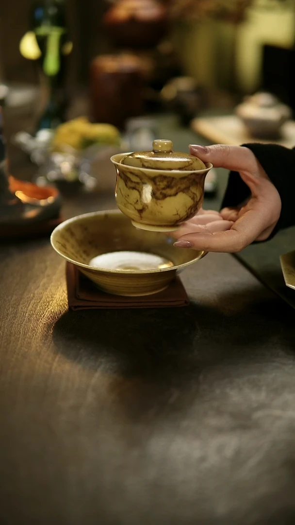 阿眠      云龙手作黄釉盖碗