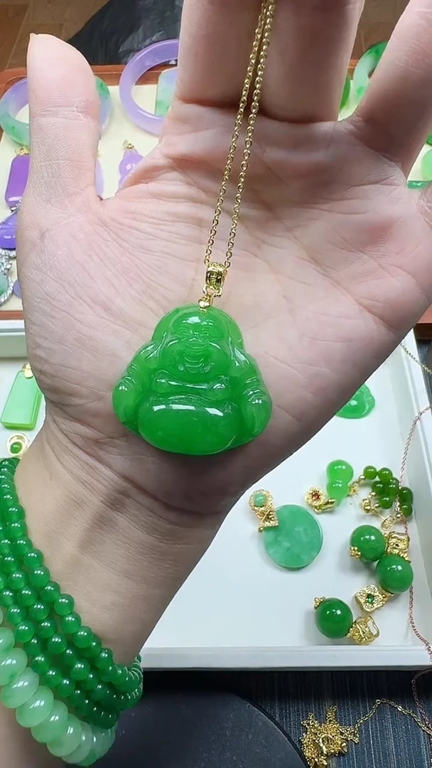 颈饰14K金镶嵌翡翠绿大佛