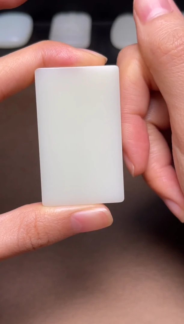 和田玉未镶嵌颈饰51 带点