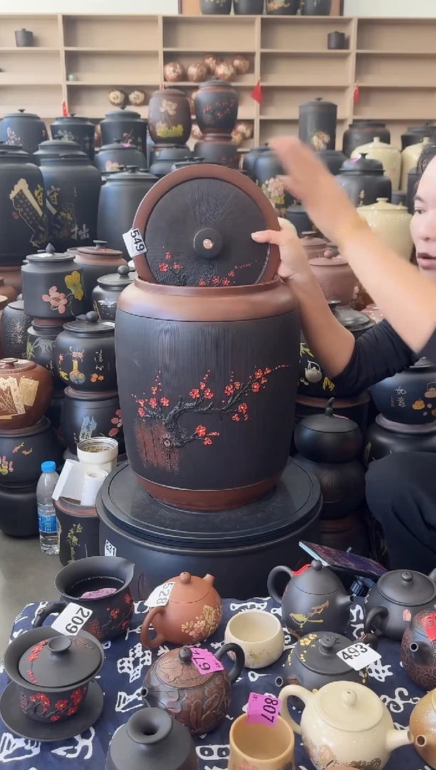 罐瑕疵水缸20升红梅   549