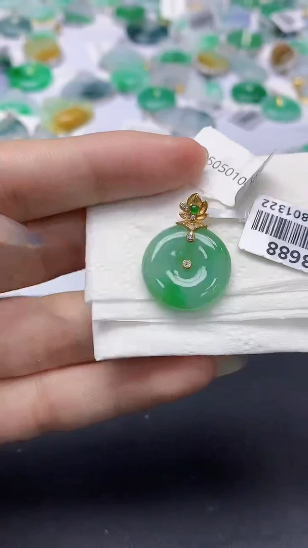 翡翠18K金镶嵌颈饰天然缅甸a货翡翠