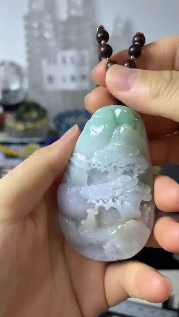 颈饰未镶嵌翡翠矿坑