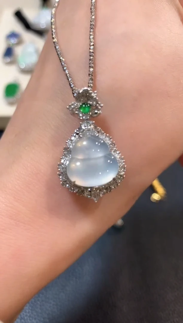 翡翠18K金镶嵌吊坠(不含链)n33