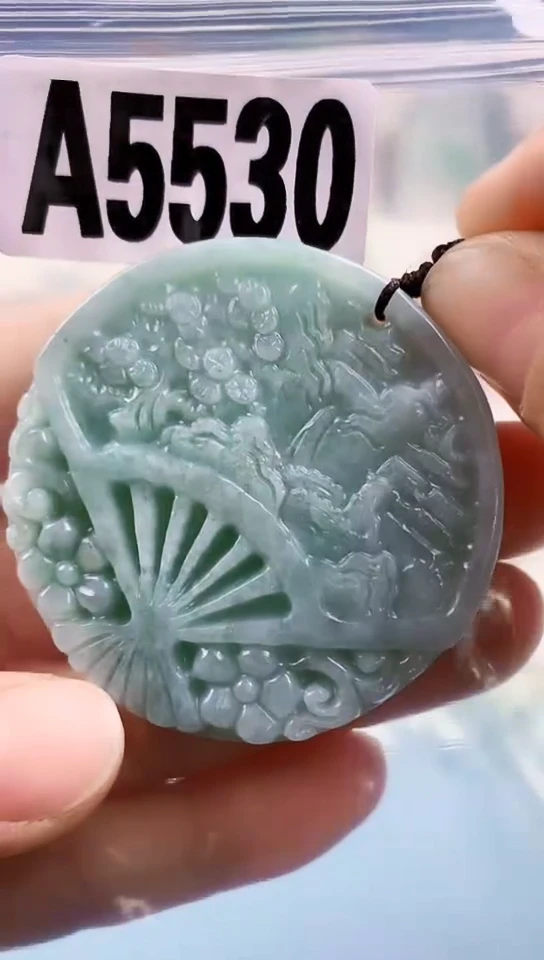 翡翠未镶嵌颈饰天然翡翠吊坠挂件