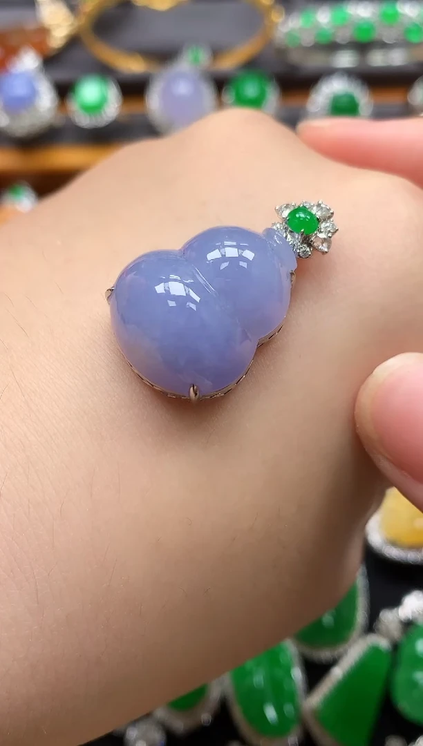 颈饰18K金镶嵌翡翠吊坠