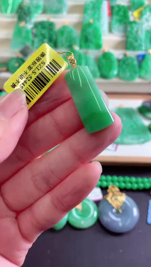 【闪购商品】翡翠吊坠(不含链)未镶嵌挂件