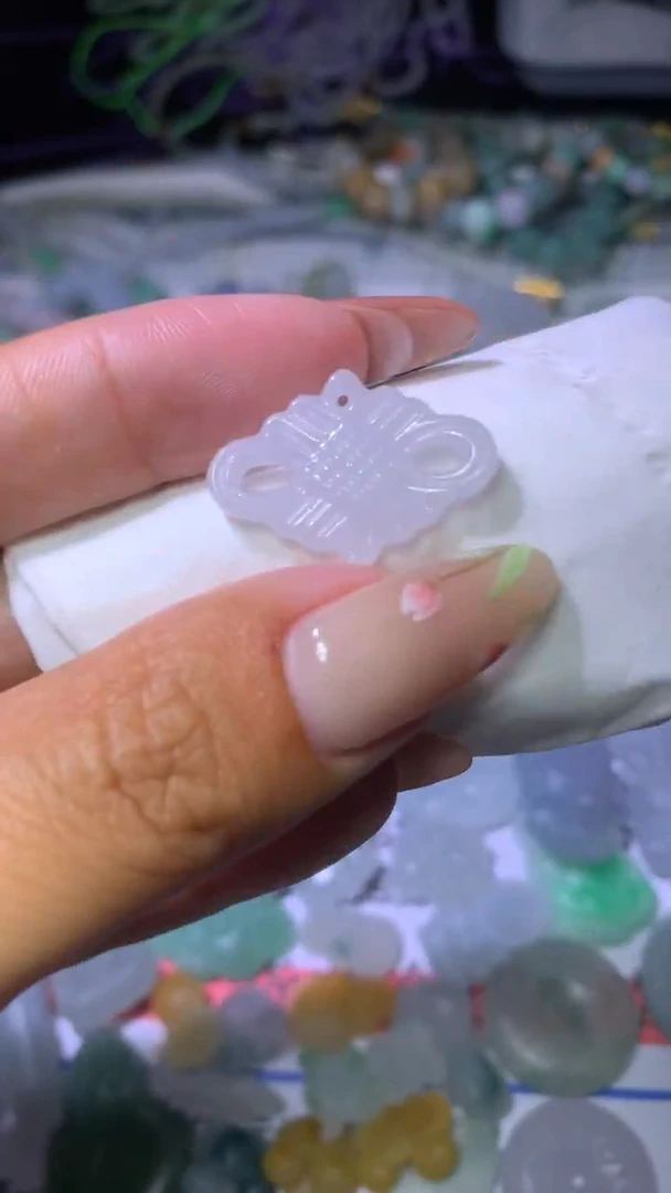 翡翠未镶嵌颈饰MXX011024