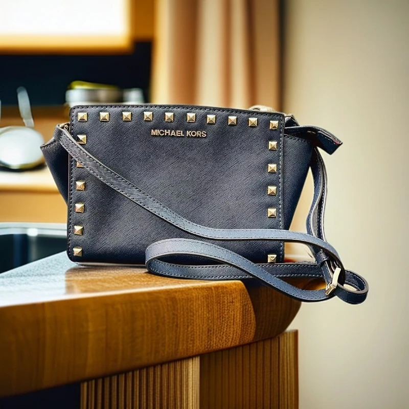 95新 MICHAEL KORS/迈克高仕  铆钉斜挎包 1739 4788