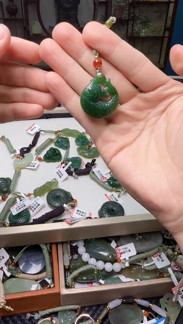 颈饰未镶嵌和田玉1