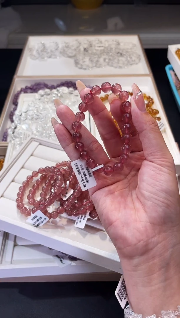 【闪购商品】石英质玉/未镶嵌红草莓晶手串9mm