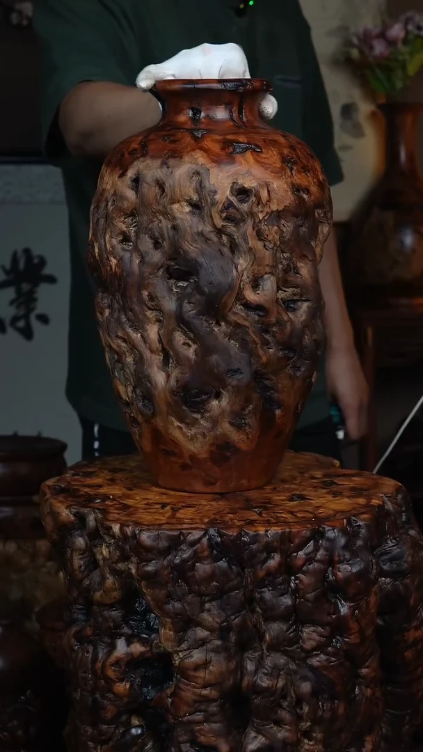 枣木百年鸡心枣木龙纹瓶