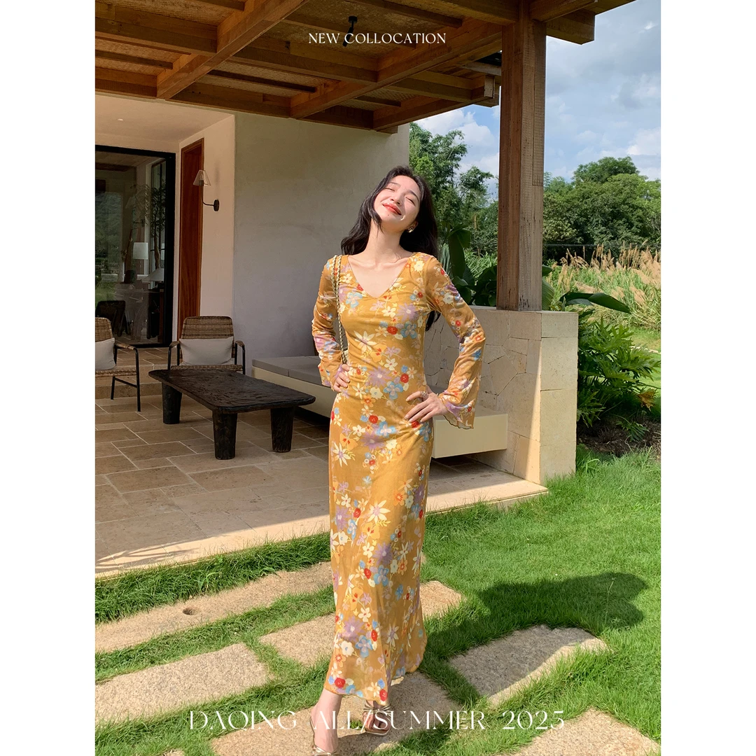 许大晴【萱花夏 】多巴胺度假风V领吊带/长袖连衣裙D8827