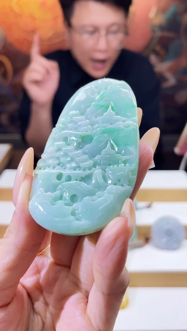 翡翠未镶嵌颈饰多样性发其一