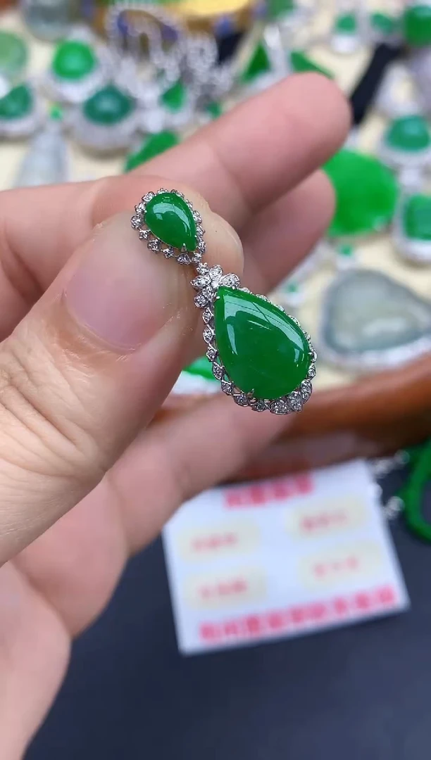 颈饰18K金镶嵌翡翠438-中国好珍宝