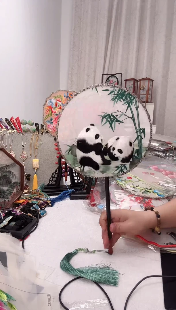 扇子苏绣作品手工团扇