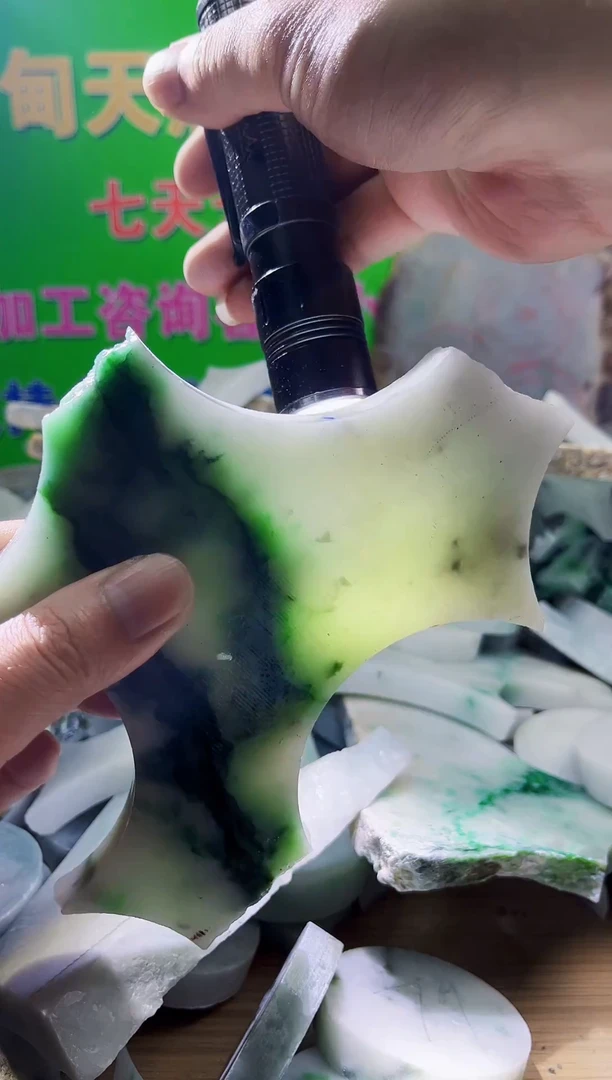 翡翠未镶嵌颈饰天然翡翠A货彭073
