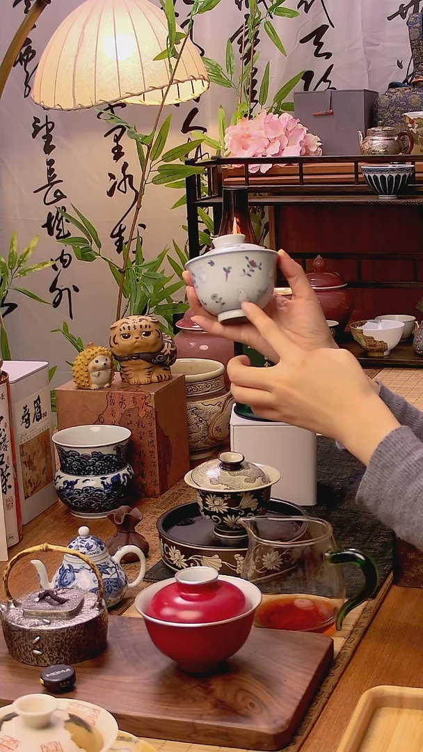 【闪购商品】造繁景德镇手绘招福纳贵兔子盖碗125ml