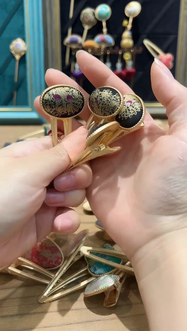 【闪购商品】【一物一拍车】黑金蝴蝶椭圆发夹不挑花位