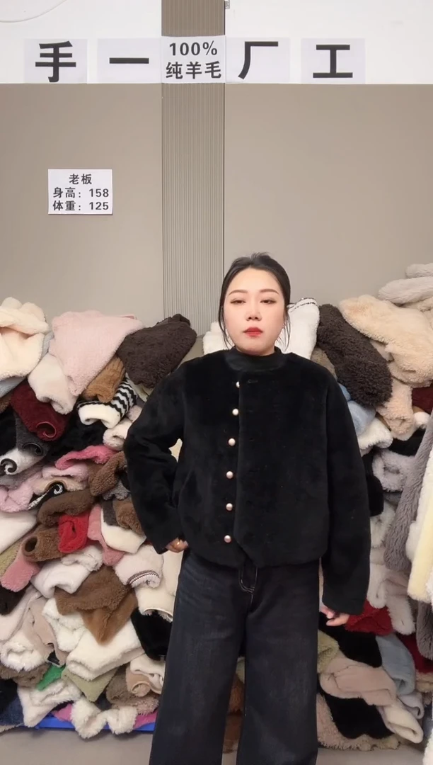 瑜*哩连帽羊毛马甲