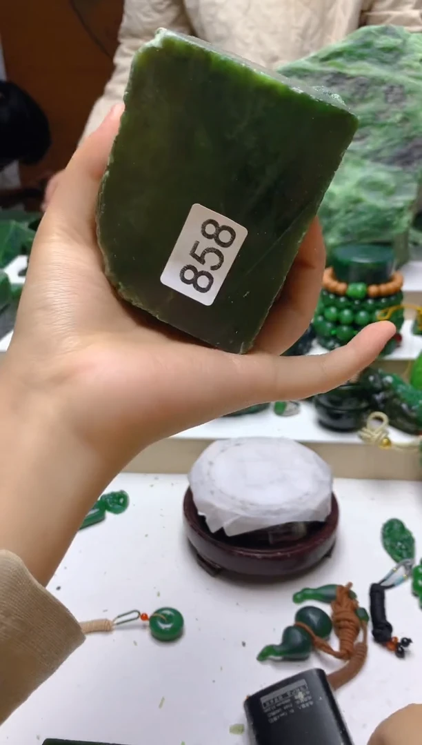 未镶嵌和田玉（碧玉）珠宝半成品1