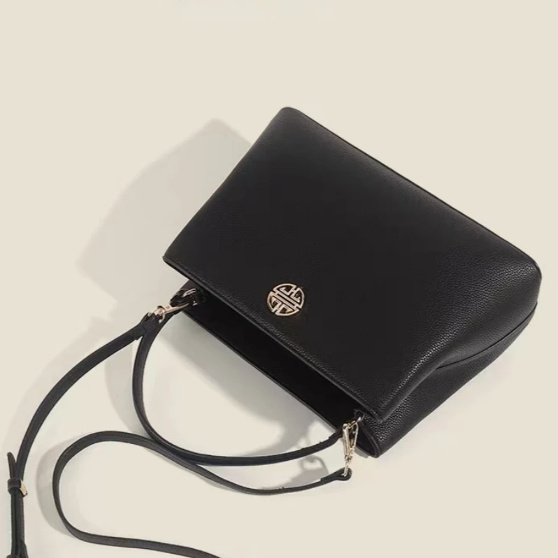 {丹丹的礼物}2024-25新款秋冬季荔枝纹牛皮单肩斜挎包款号8030jW