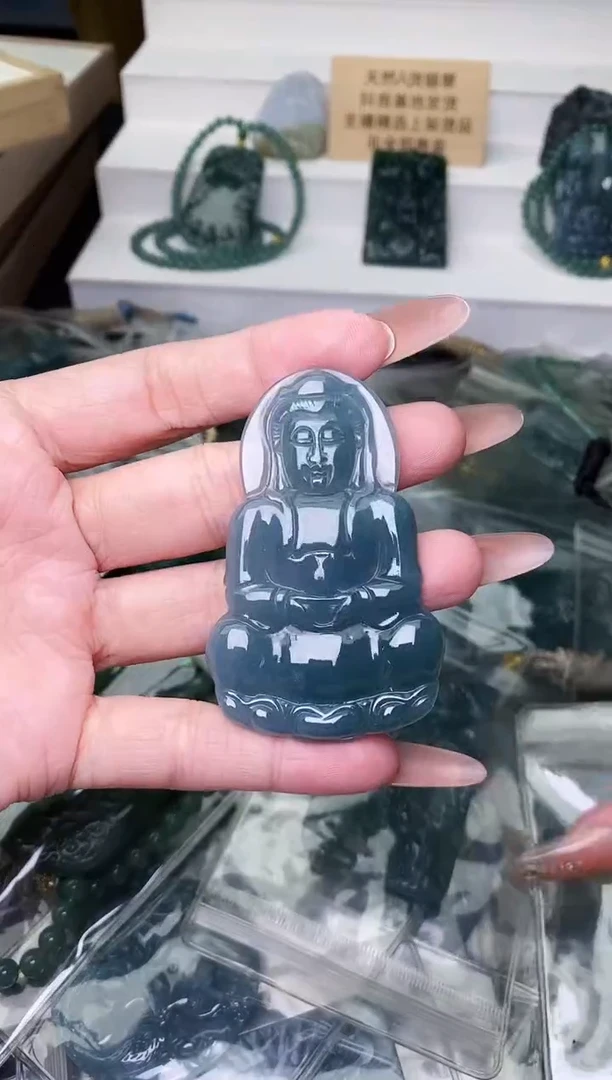 颈饰未镶嵌翡翠