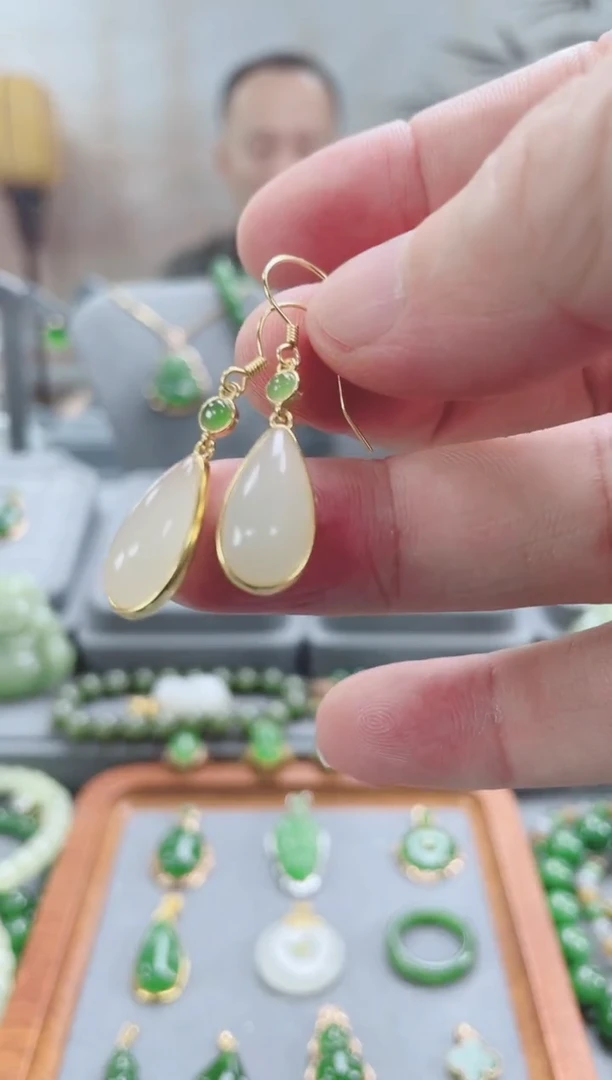 银S925镀金镶嵌和田玉耳饰 银S925镀金镶嵌 和田玉 耳饰